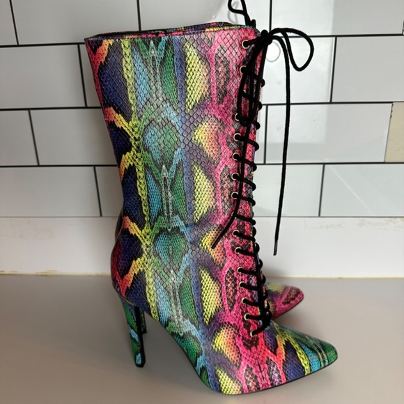 Reel It In Rainbow Snake Print Stiletto Calf Booties Women Size 6.5 - Picture 2 of 7